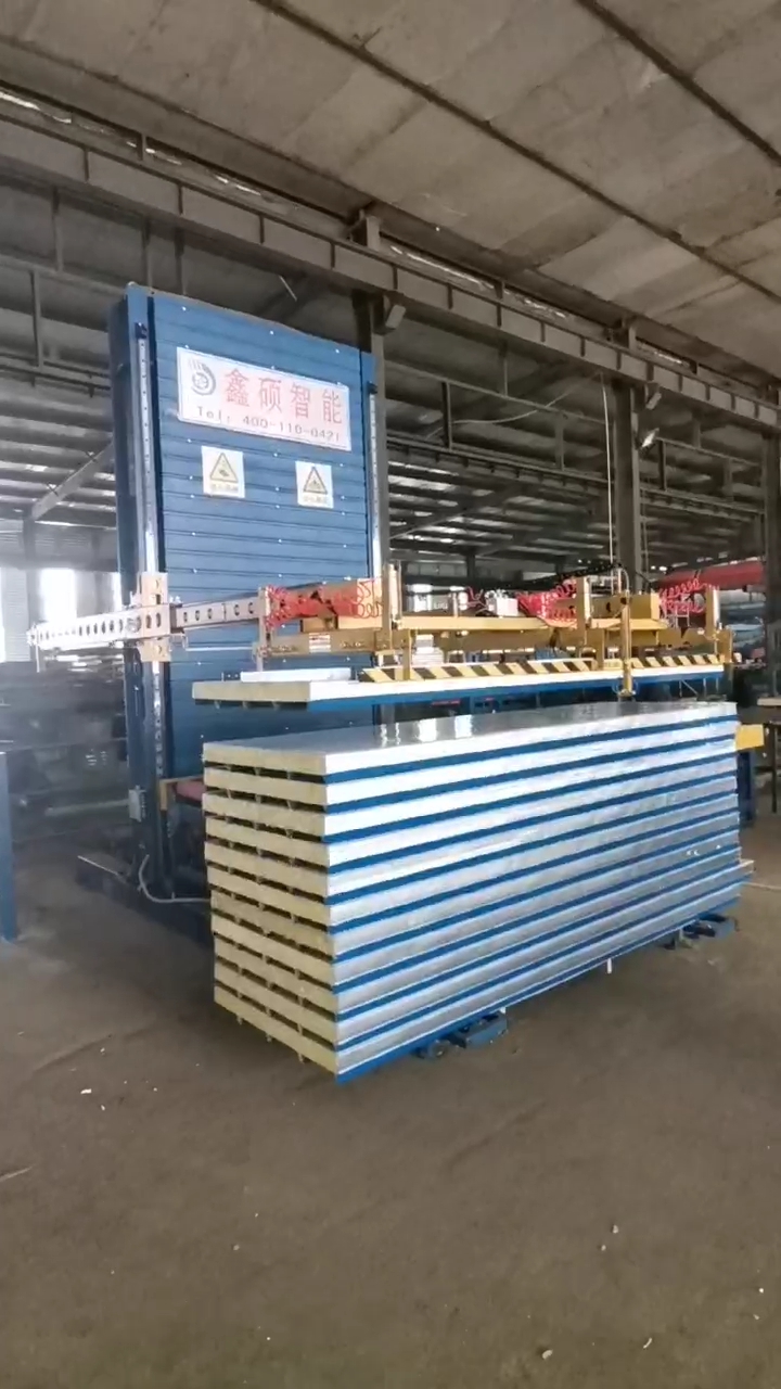 哈爾濱八達(dá)彩鋼第二臺(tái)碼垛機(jī)